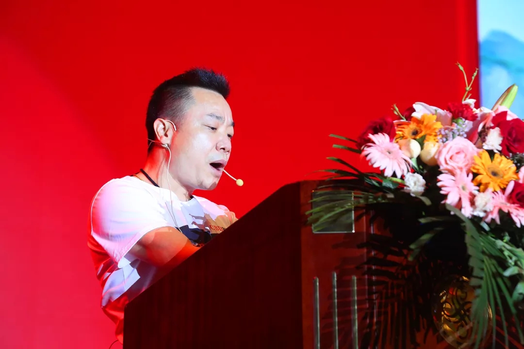 cbd家居全球经销商大会主题会议隆重召开